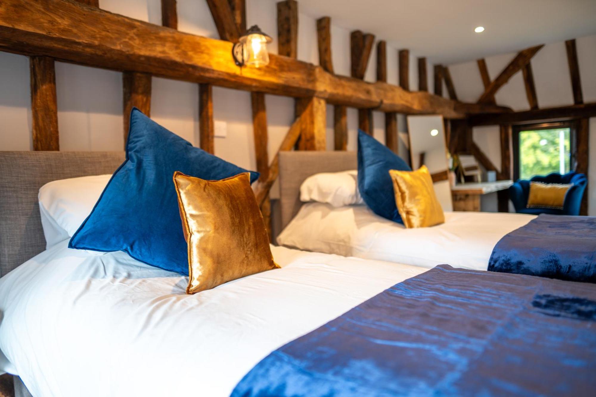 The Barn At Chart Hills Bed & Breakfast Biddenden ภายนอก รูปภาพ