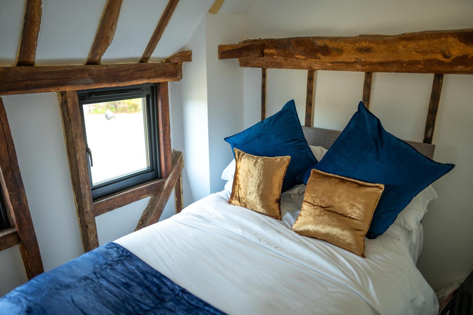 The Barn At Chart Hills Bed & Breakfast Biddenden ภายนอก รูปภาพ